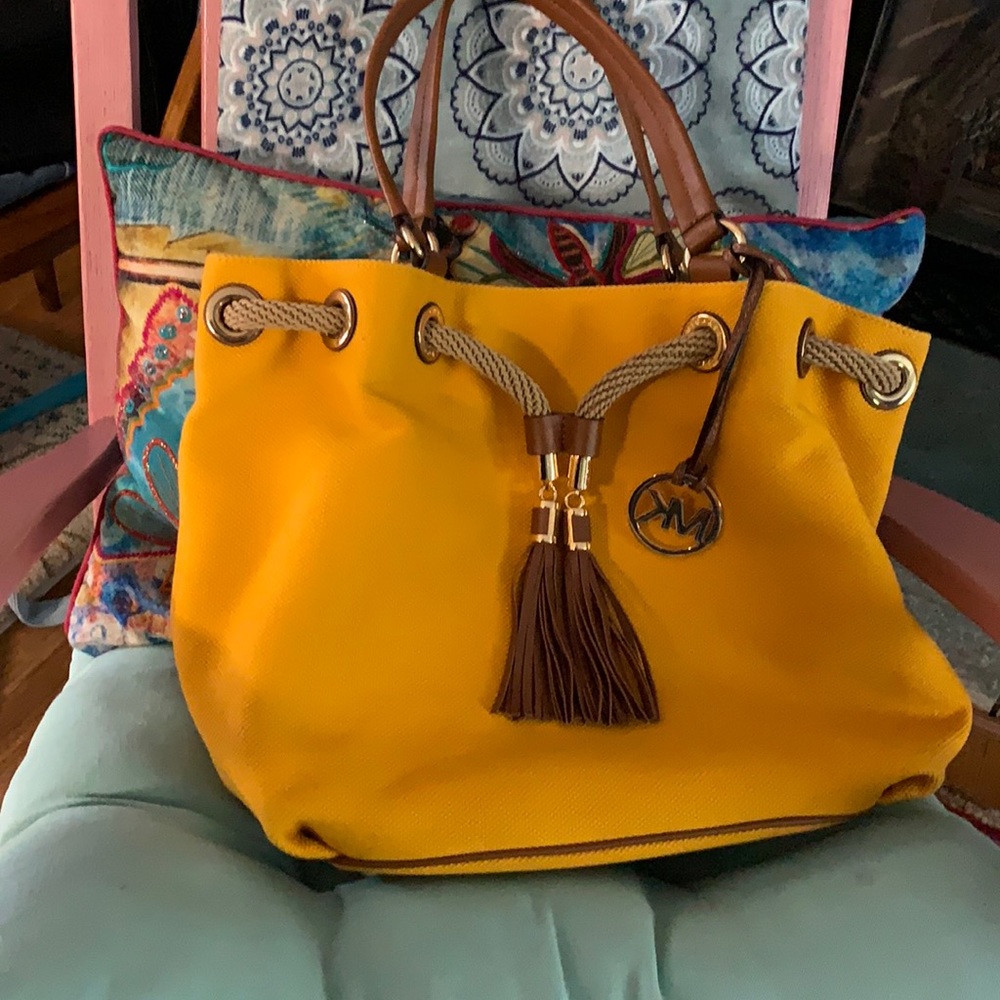 Michael Kors EUC Marina Drawstring Shoulder Bag